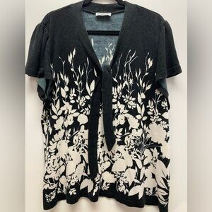 4 for $25 🖤 Wearever Floral Tie Front Knit Top 🖤 1x